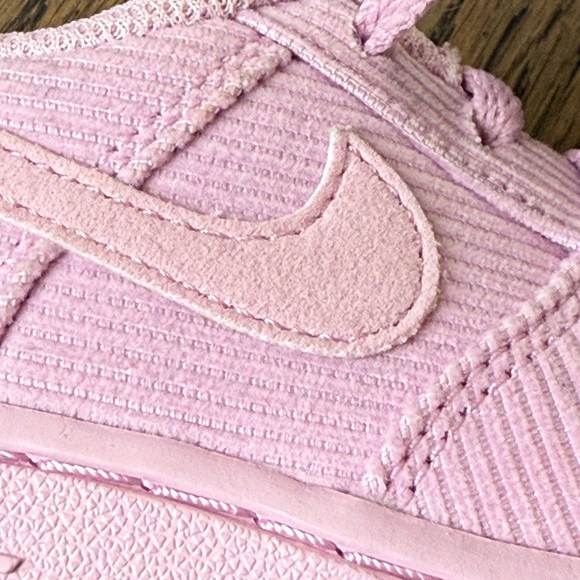 Nike Kids Pink Sneakers toddler size 7 NWOT - Picture 4 of 10